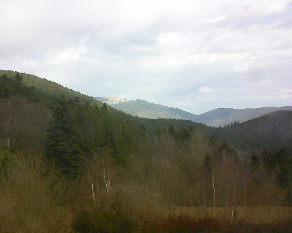 Le petit ballon vu depuis le Domaine Langmatt à Murbach le 04.04.2018 à 11:15 Le petit ballon (Alsace, Vosges) le 04.04.2018 à 11:15