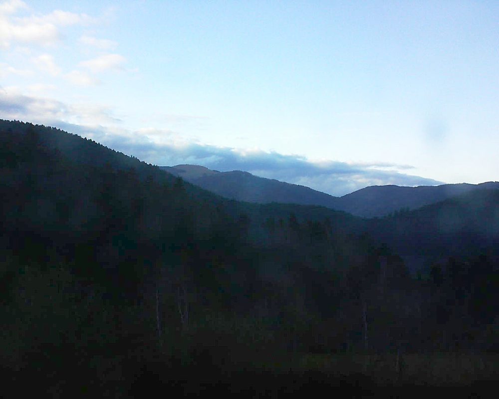 Le petit ballon vu depuis le Domaine Langmatt à Murbach le 05.04.2018 à 19:00 Le petit ballon (Alsace, Vosges) le 05.04.2018 à 19:00