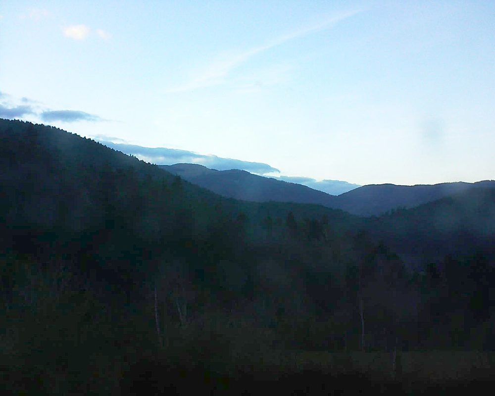Le petit ballon vu depuis le Domaine Langmatt à Murbach le 05.04.2018 à 19:30 Le petit ballon (Alsace, Vosges) le 05.04.2018 à 19:30