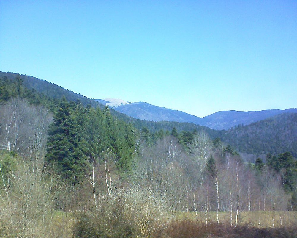 Le petit ballon vu depuis le Domaine Langmatt à Murbach le 06.04.2018 à 12:30 Le petit ballon (Alsace, Vosges) le 06.04.2018 à 12:30