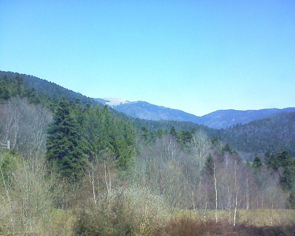 Le petit ballon vu depuis le Domaine Langmatt à Murbach le 06.04.2018 à 12:45 Le petit ballon (Alsace, Vosges) le 06.04.2018 à 12:45