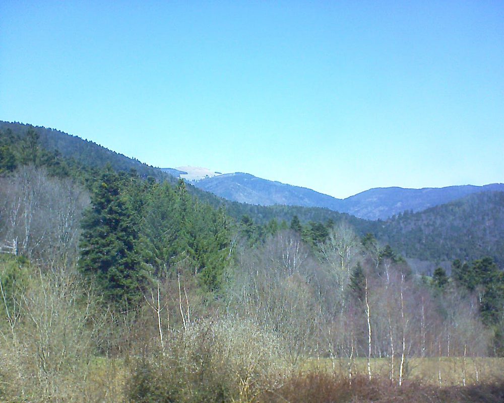 Le petit ballon vu depuis le Domaine Langmatt à Murbach le 06.04.2018 à 13:15 Le petit ballon (Alsace, Vosges) le 06.04.2018 à 13:15