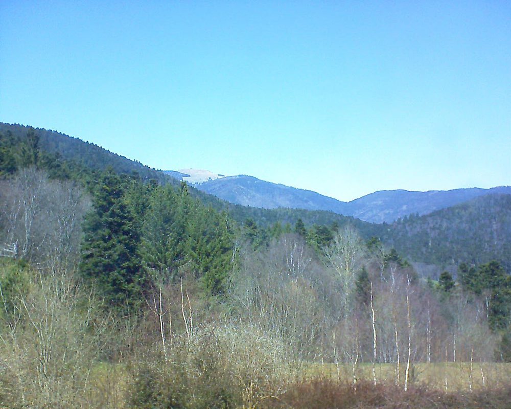 Le petit ballon vu depuis le Domaine Langmatt à Murbach le 06.04.2018 à 14:00 Le petit ballon (Alsace, Vosges) le 06.04.2018 à 14:00