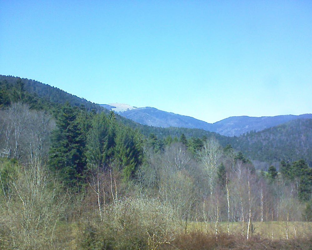 Le petit ballon vu depuis le Domaine Langmatt à Murbach le 06.04.2018 à 15:00 Le petit ballon (Alsace, Vosges) le 06.04.2018 à 15:00