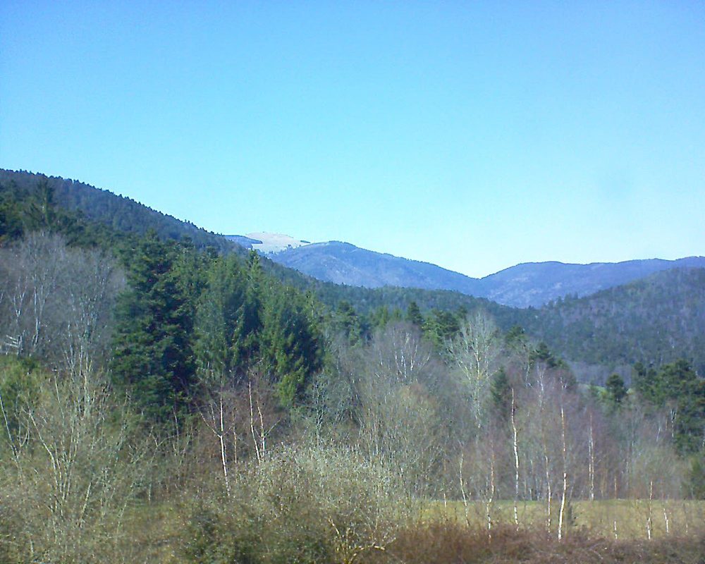 Le petit ballon vu depuis le Domaine Langmatt à Murbach le 06.04.2018 à 15:15 Le petit ballon (Alsace, Vosges) le 06.04.2018 à 15:15