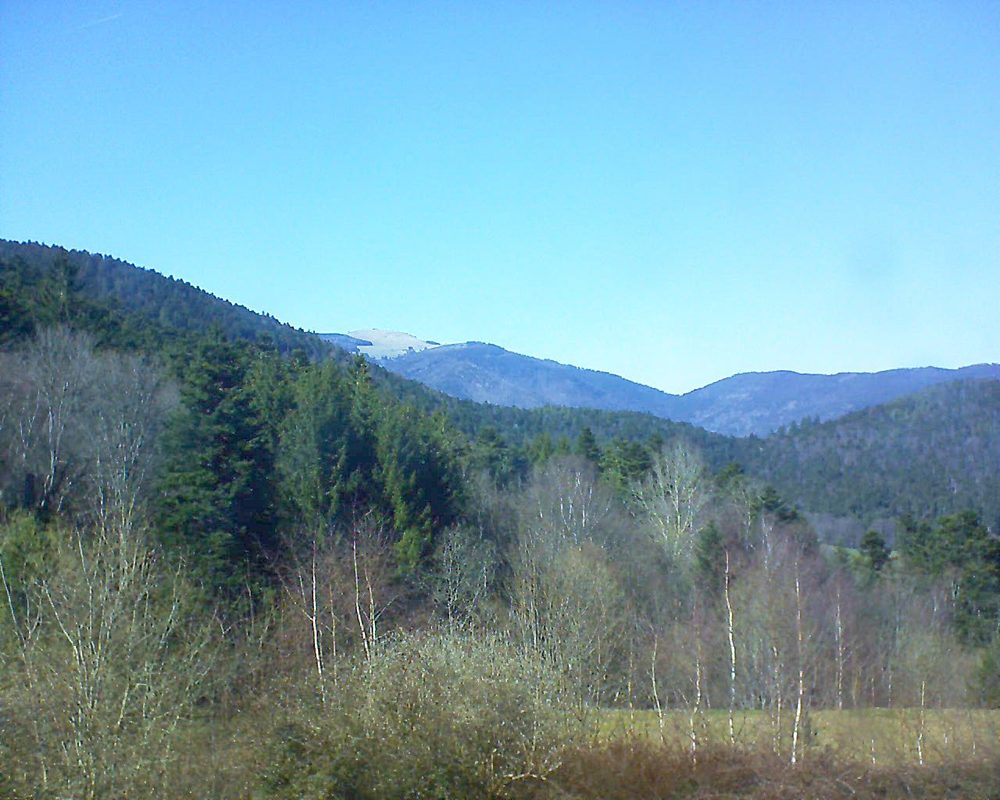Le petit ballon vu depuis le Domaine Langmatt à Murbach le 06.04.2018 à 16:00 Le petit ballon (Alsace, Vosges) le 06.04.2018 à 16:00