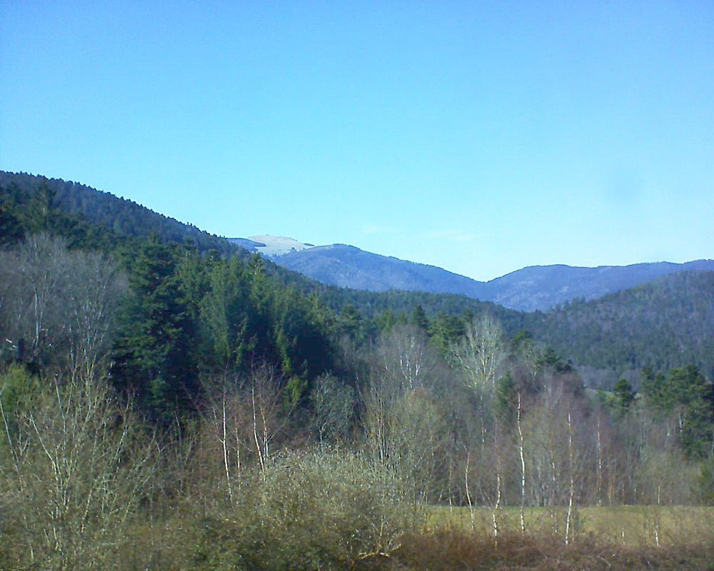 Le petit ballon vu depuis le Domaine Langmatt à Murbach le 06.04.2018 à 16:30 Le petit ballon (Alsace, Vosges) le 06.04.2018 à 16:30