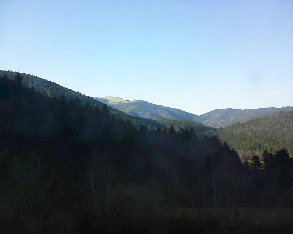 Le petit ballon vu depuis le Domaine Langmatt à Murbach le 06.04.2018 à 18:00 Le petit ballon (Alsace, Vosges) le 06.04.2018 à 18:00