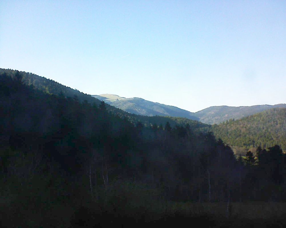 Le petit ballon vu depuis le Domaine Langmatt à Murbach le 06.04.2018 à 18:15 Le petit ballon (Alsace, Vosges) le 06.04.2018 à 18:15