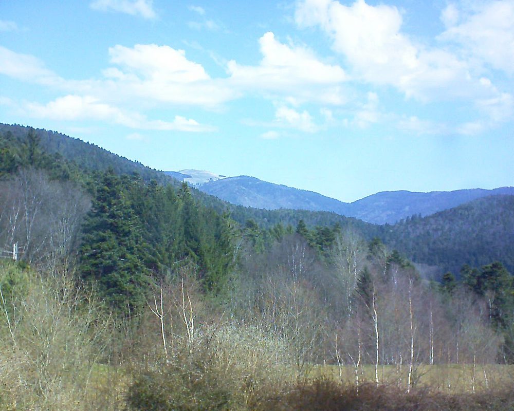 Le petit ballon vu depuis le Domaine Langmatt à Murbach le 07.04.2018 à 11:30 Le petit ballon (Alsace, Vosges) le 07.04.2018 à 11:30