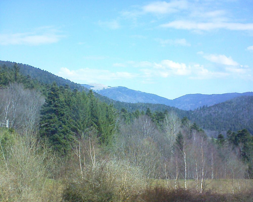 Le petit ballon vu depuis le Domaine Langmatt à Murbach le 07.04.2018 à 11:45 Le petit ballon (Alsace, Vosges) le 07.04.2018 à 11:45