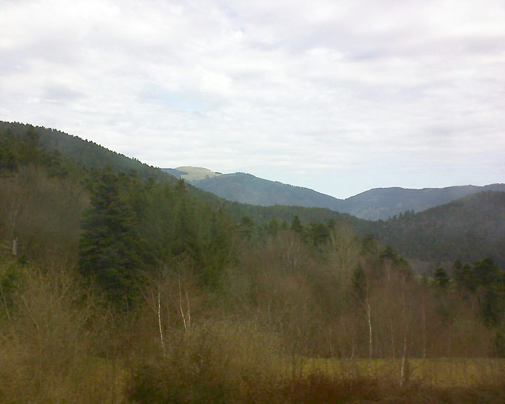 Le petit ballon vu depuis le Domaine Langmatt à Murbach le 07.04.2018 à 12:15 Le petit ballon (Alsace, Vosges) le 07.04.2018 à 12:15