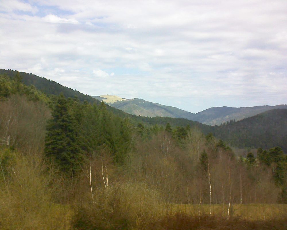 Le petit ballon vu depuis le Domaine Langmatt à Murbach le 07.04.2018 à 12:30 Le petit ballon (Alsace, Vosges) le 07.04.2018 à 12:30