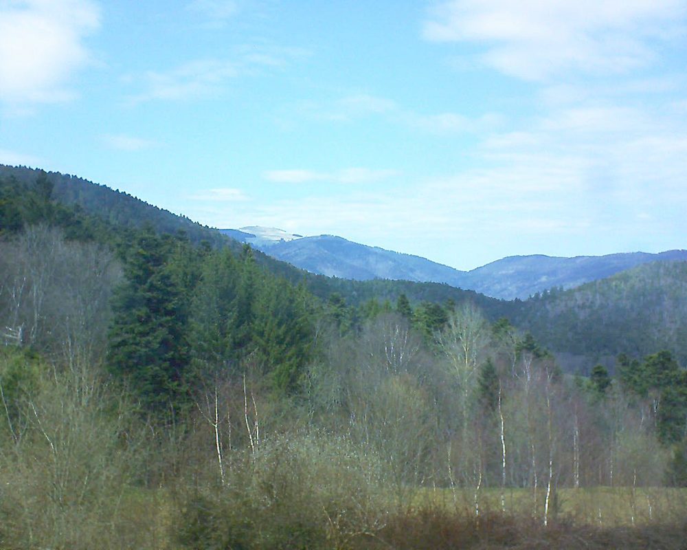 Le petit ballon vu depuis le Domaine Langmatt à Murbach le 07.04.2018 à 14:45 Le petit ballon (Alsace, Vosges) le 07.04.2018 à 14:45