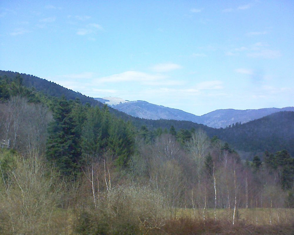 Le petit ballon vu depuis le Domaine Langmatt à Murbach le 07.04.2018 à 15:00 Le petit ballon (Alsace, Vosges) le 07.04.2018 à 15:00
