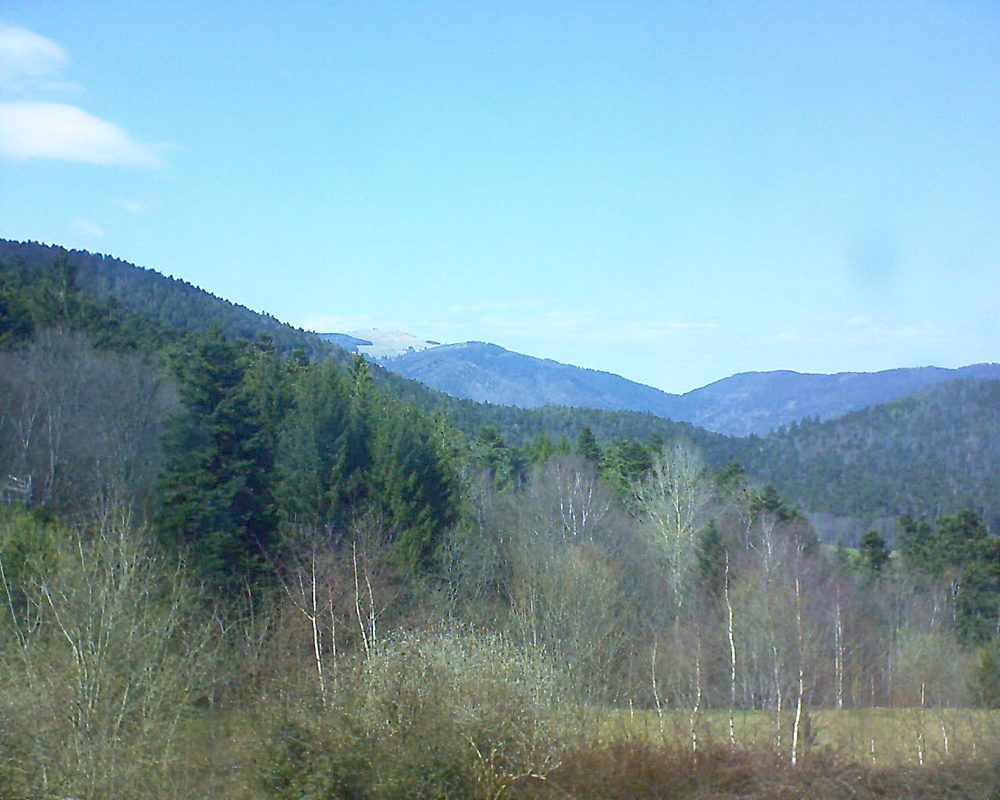 Le petit ballon vu depuis le Domaine Langmatt à Murbach le 07.04.2018 à 15:15 Le petit ballon (Alsace, Vosges) le 07.04.2018 à 15:15
