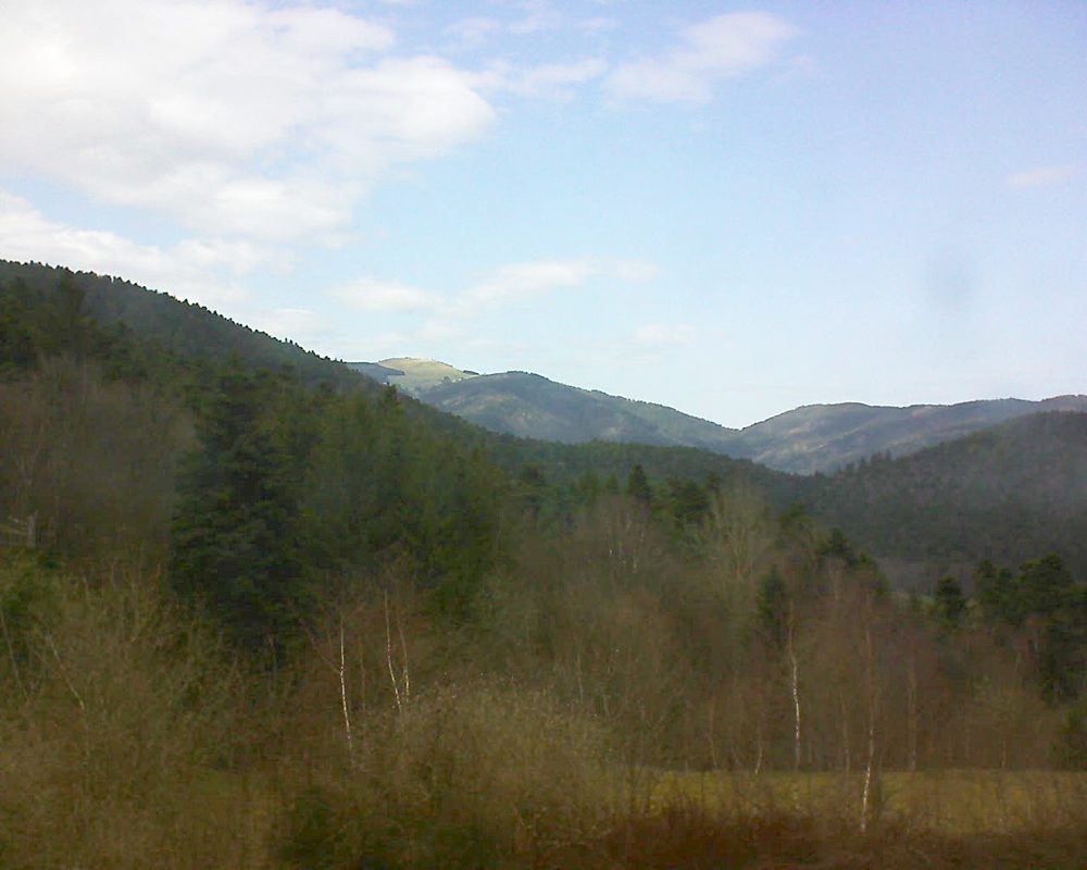 Le petit ballon vu depuis le Domaine Langmatt à Murbach le 07.04.2018 à 15:30 Le petit ballon (Alsace, Vosges) le 07.04.2018 à 15:30