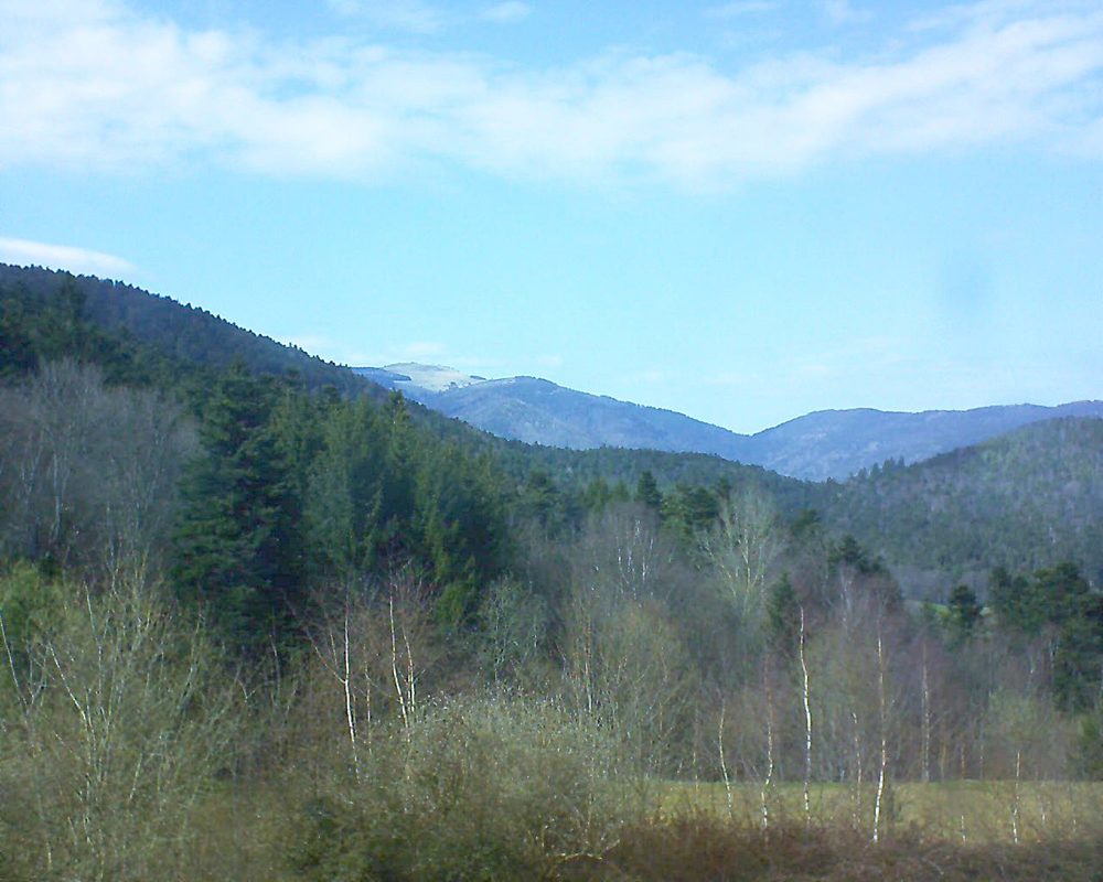 Le petit ballon vu depuis le Domaine Langmatt à Murbach le 07.04.2018 à 16:00 Le petit ballon (Alsace, Vosges) le 07.04.2018 à 16:00