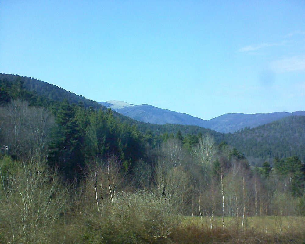 Le petit ballon vu depuis le Domaine Langmatt à Murbach le 07.04.2018 à 16:45 Le petit ballon (Alsace, Vosges) le 07.04.2018 à 16:45