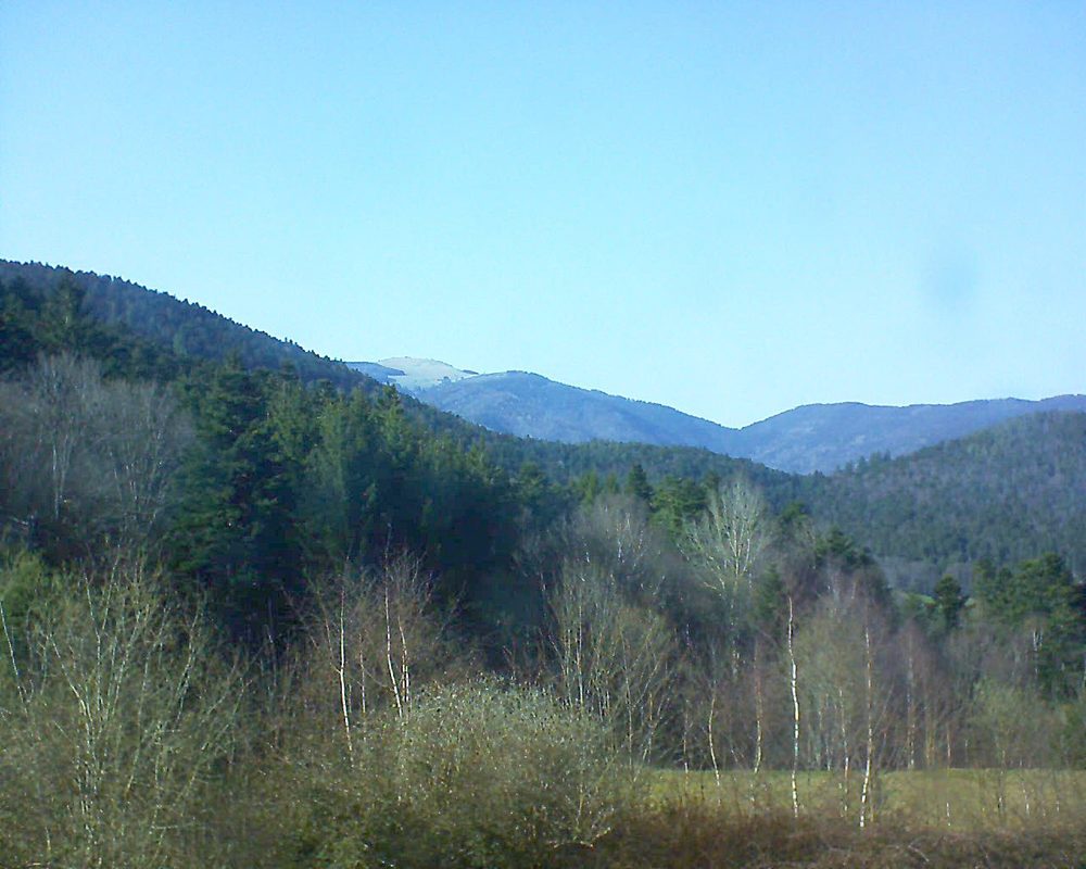 Le petit ballon vu depuis le Domaine Langmatt à Murbach le 07.04.2018 à 17:15 Le petit ballon (Alsace, Vosges) le 07.04.2018 à 17:15