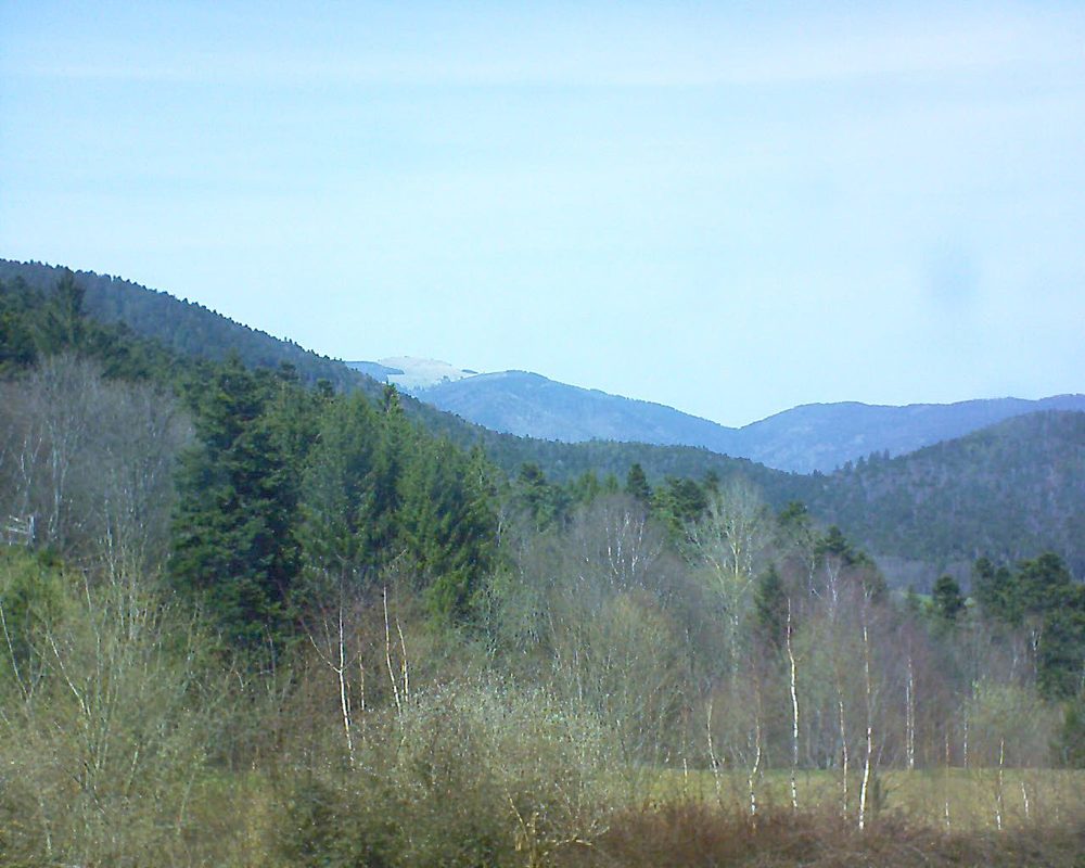 Le petit ballon vu depuis le Domaine Langmatt à Murbach le 08.04.2018 à 14:45 Le petit ballon (Alsace, Vosges) le 08.04.2018 à 14:45