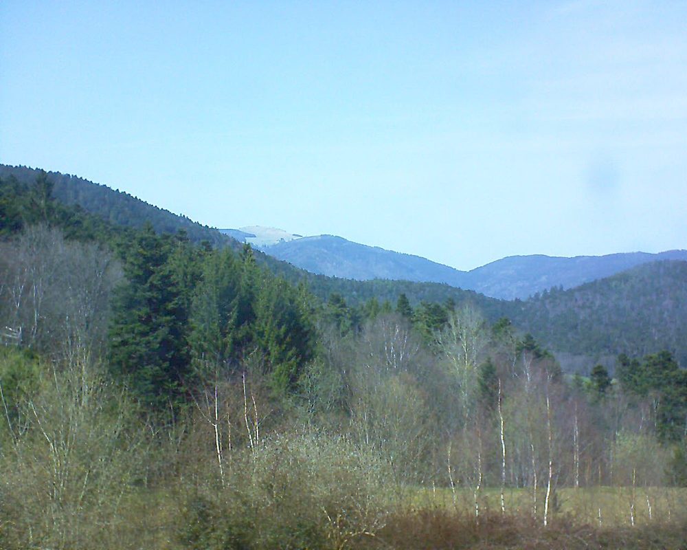 Le petit ballon vu depuis le Domaine Langmatt à Murbach le 08.04.2018 à 15:15 Le petit ballon (Alsace, Vosges) le 08.04.2018 à 15:15