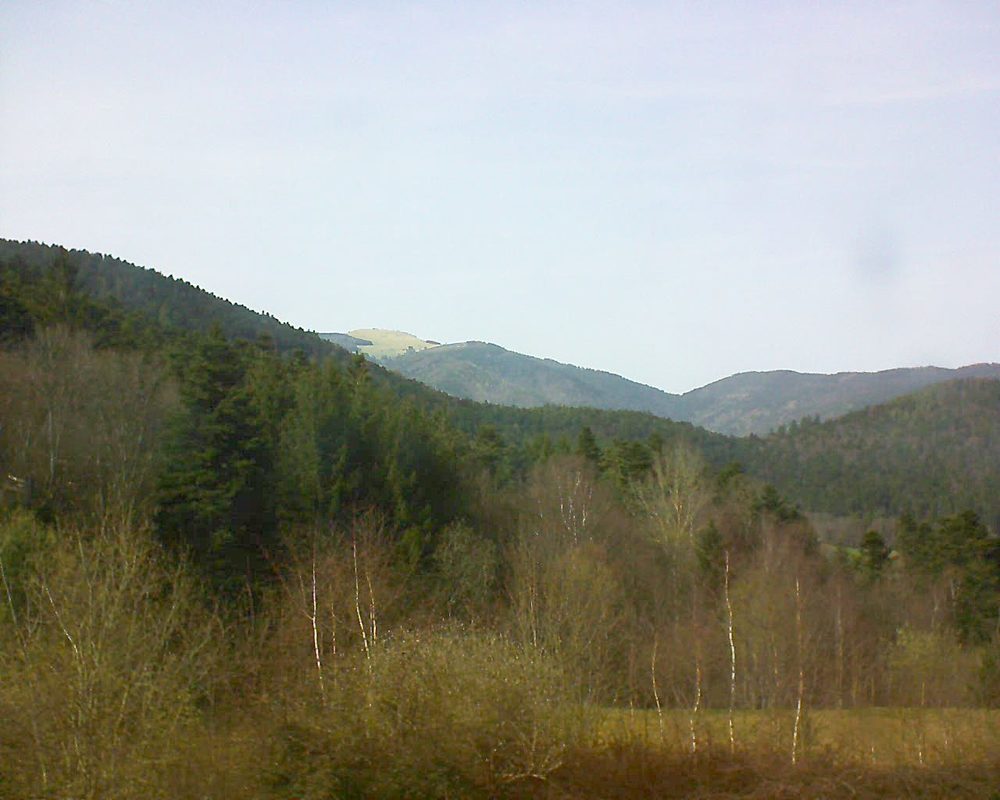 Le petit ballon vu depuis le Domaine Langmatt à Murbach le 08.04.2018 à 16:30 Le petit ballon (Alsace, Vosges) le 08.04.2018 à 16:30