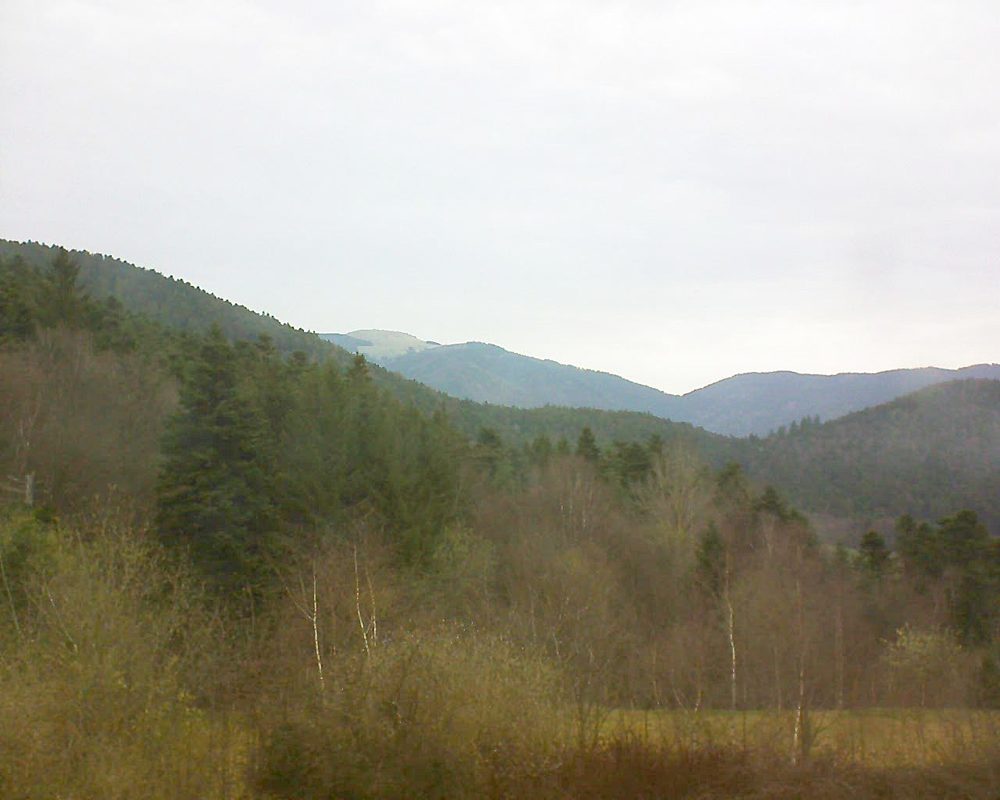 Le petit ballon vu depuis le Domaine Langmatt à Murbach le 09.04.2018 à 09:30 Le petit ballon (Alsace, Vosges) le 09.04.2018 à 09:30