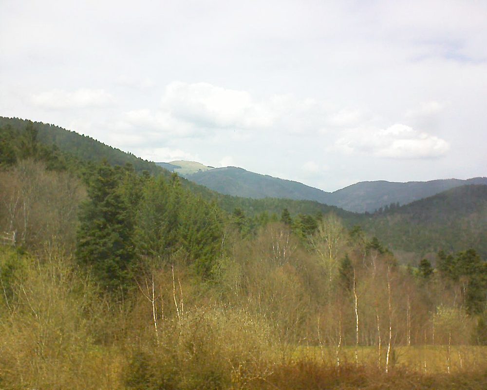 Le petit ballon vu depuis le Domaine Langmatt à Murbach le 09.04.2018 à 14:15 Le petit ballon (Alsace, Vosges) le 09.04.2018 à 14:15