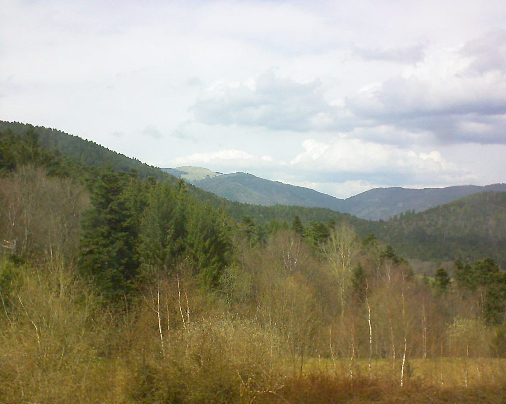 Le petit ballon vu depuis le Domaine Langmatt à Murbach le 09.04.2018 à 15:00 Le petit ballon (Alsace, Vosges) le 09.04.2018 à 15:00