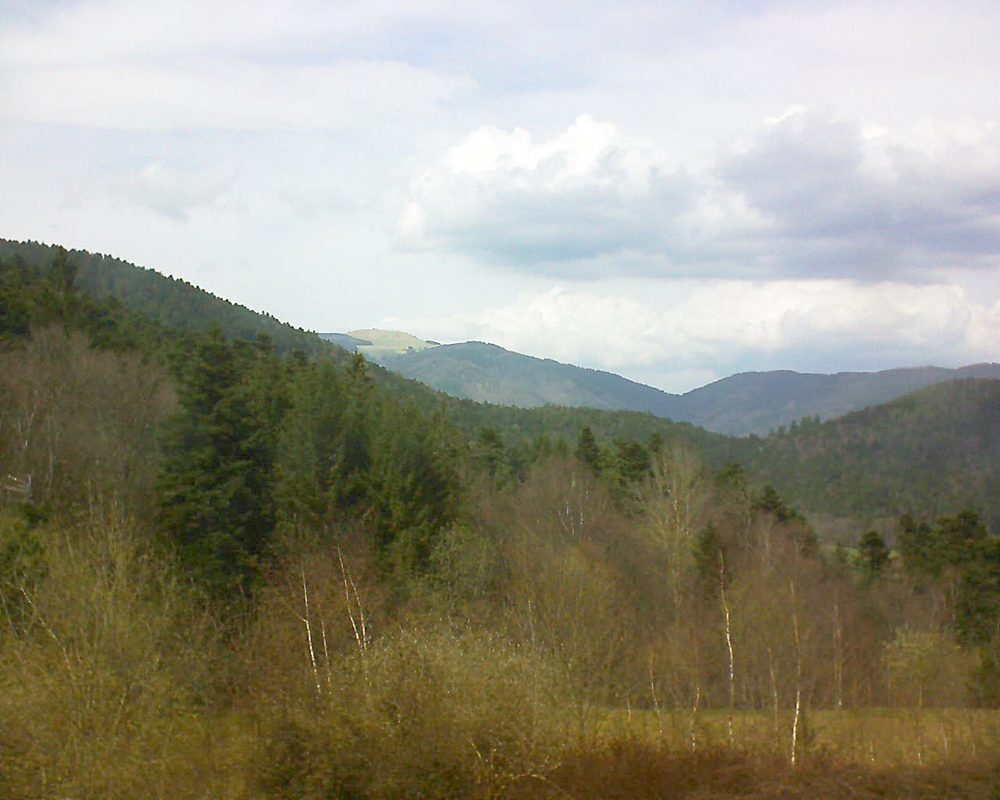 Le petit ballon vu depuis le Domaine Langmatt à Murbach le 09.04.2018 à 15:15 Le petit ballon (Alsace, Vosges) le 09.04.2018 à 15:15