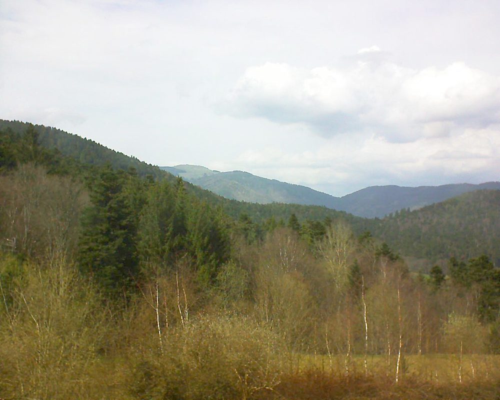 Le petit ballon vu depuis le Domaine Langmatt à Murbach le 09.04.2018 à 15:30 Le petit ballon (Alsace, Vosges) le 09.04.2018 à 15:30