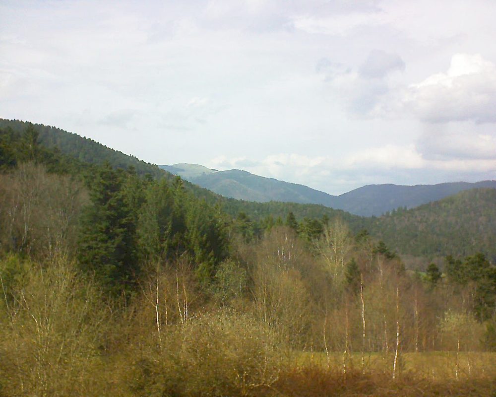 Le petit ballon vu depuis le Domaine Langmatt à Murbach le 09.04.2018 à 15:45 Le petit ballon (Alsace, Vosges) le 09.04.2018 à 15:45