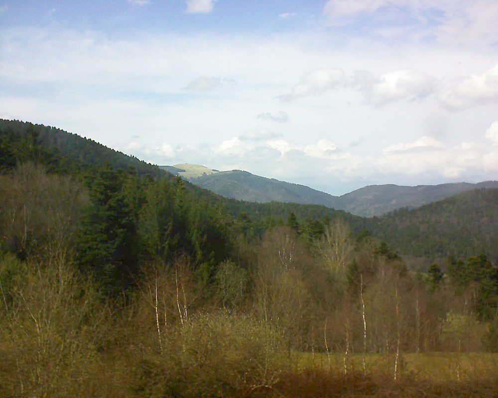 Le petit ballon vu depuis le Domaine Langmatt à Murbach le 09.04.2018 à 16:15 Le petit ballon (Alsace, Vosges) le 09.04.2018 à 16:15