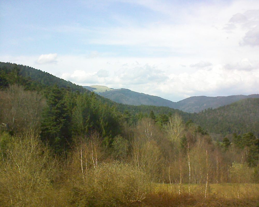 Le petit ballon vu depuis le Domaine Langmatt à Murbach le 09.04.2018 à 16:30 Le petit ballon (Alsace, Vosges) le 09.04.2018 à 16:30