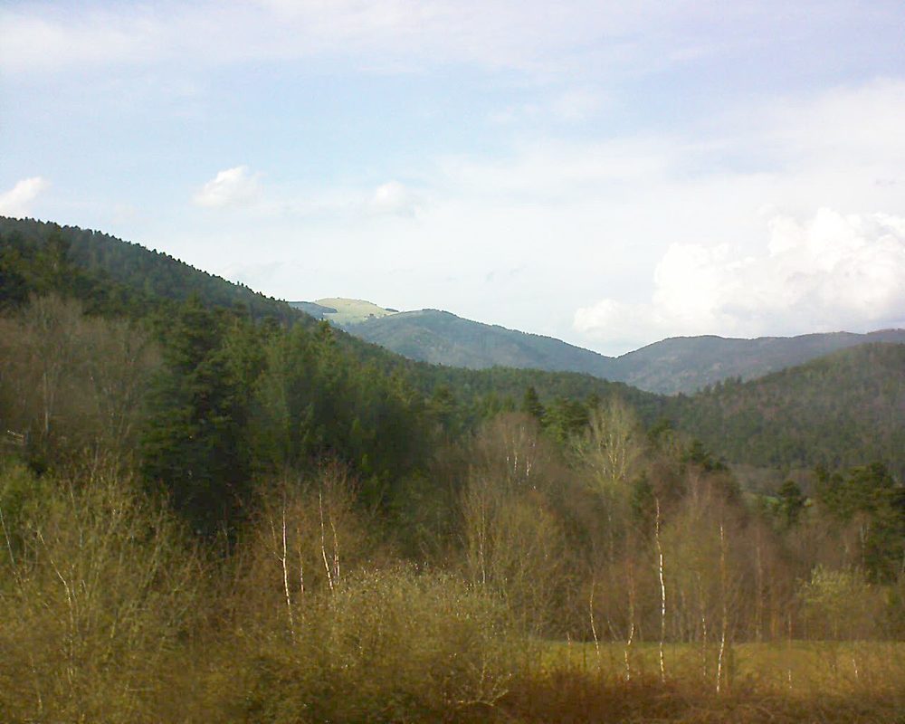 Le petit ballon vu depuis le Domaine Langmatt à Murbach le 09.04.2018 à 17:00 Le petit ballon (Alsace, Vosges) le 09.04.2018 à 17:00