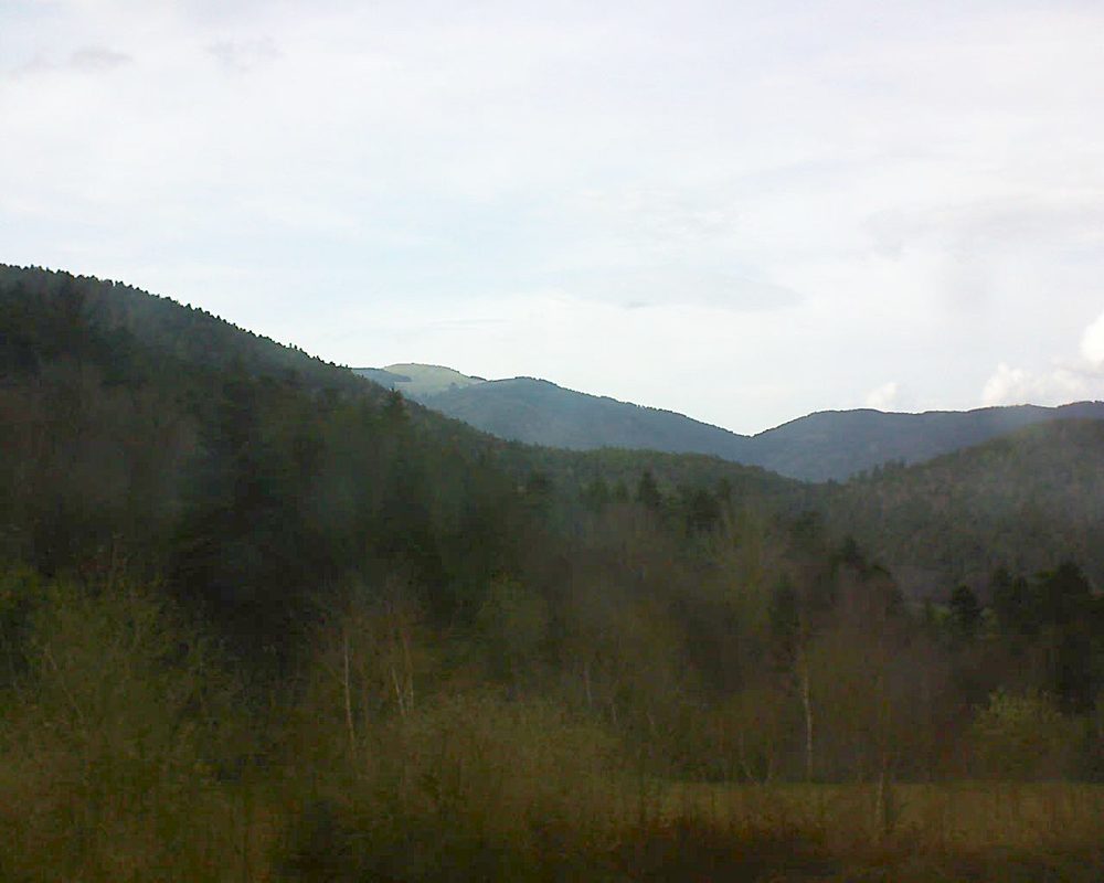 Le petit ballon vu depuis le Domaine Langmatt à Murbach le 09.04.2018 à 17:30 Le petit ballon (Alsace, Vosges) le 09.04.2018 à 17:30
