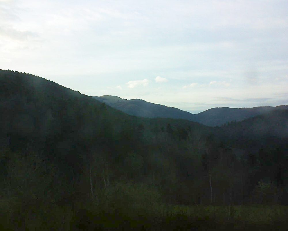 Le petit ballon vu depuis le Domaine Langmatt à Murbach le 10.04.2018 à 19:45 Le petit ballon (Alsace, Vosges) le 10.04.2018 à 19:45