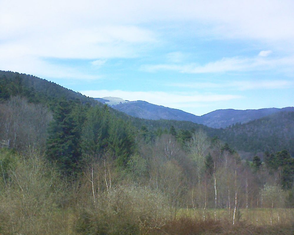Le petit ballon vu depuis le Domaine Langmatt à Murbach le 11.04.2018 à 15:00 Le petit ballon (Alsace, Vosges) le 11.04.2018 à 15:00