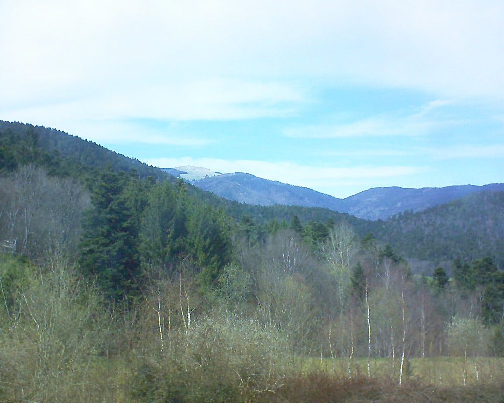 Le petit ballon vu depuis le Domaine Langmatt à Murbach le 11.04.2018 à 15:15 Le petit ballon (Alsace, Vosges) le 11.04.2018 à 15:15