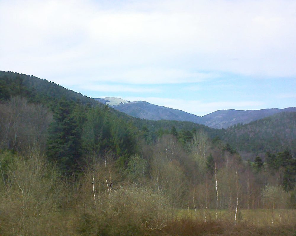 Le petit ballon vu depuis le Domaine Langmatt à Murbach le 11.04.2018 à 15:45 Le petit ballon (Alsace, Vosges) le 11.04.2018 à 15:45