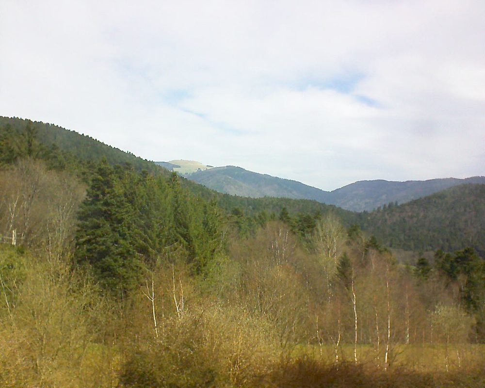 Le petit ballon vu depuis le Domaine Langmatt à Murbach le 12.04.2018 à 11:45 Le petit ballon (Alsace, Vosges) le 12.04.2018 à 11:45