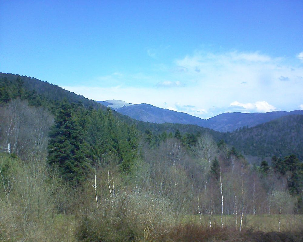Le petit ballon vu depuis le Domaine Langmatt à Murbach le 12.04.2018 à 12:45 Le petit ballon (Alsace, Vosges) le 12.04.2018 à 12:45