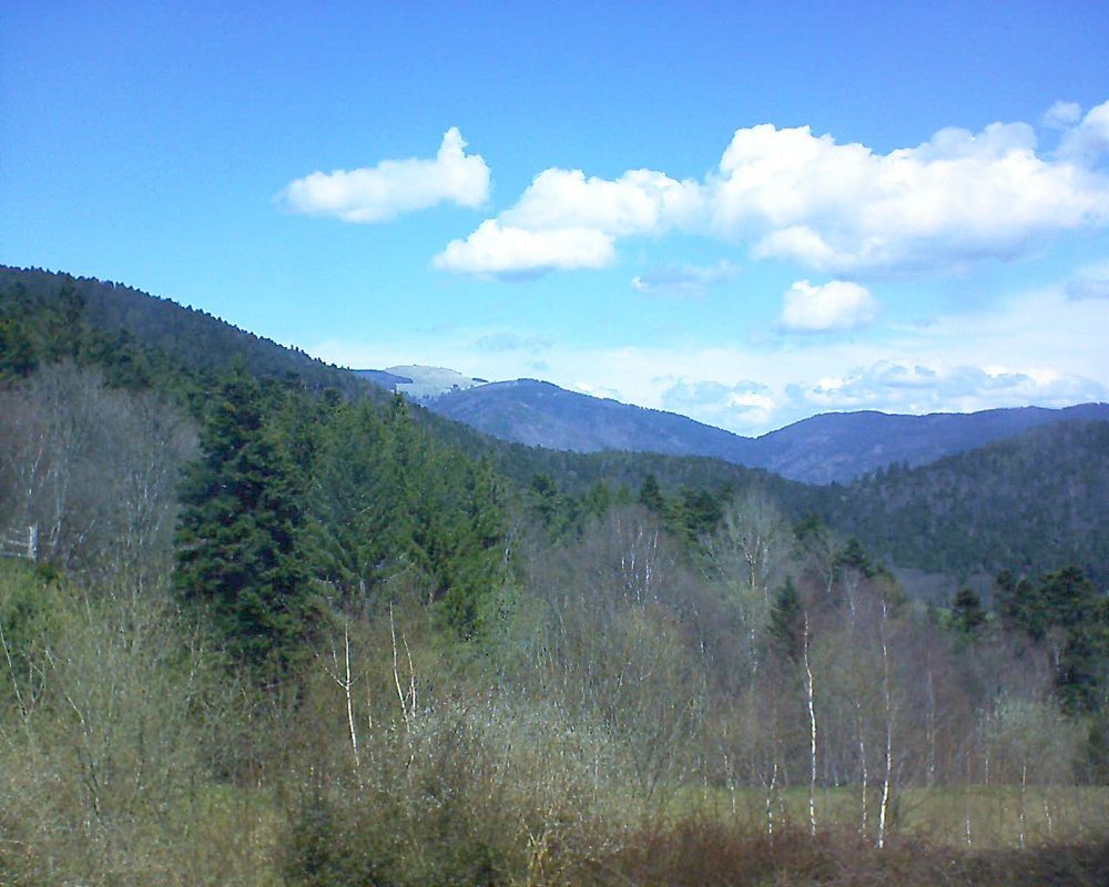 Le petit ballon vu depuis le Domaine Langmatt à Murbach le 12.04.2018 à 13:15 Le petit ballon (Alsace, Vosges) le 12.04.2018 à 13:15