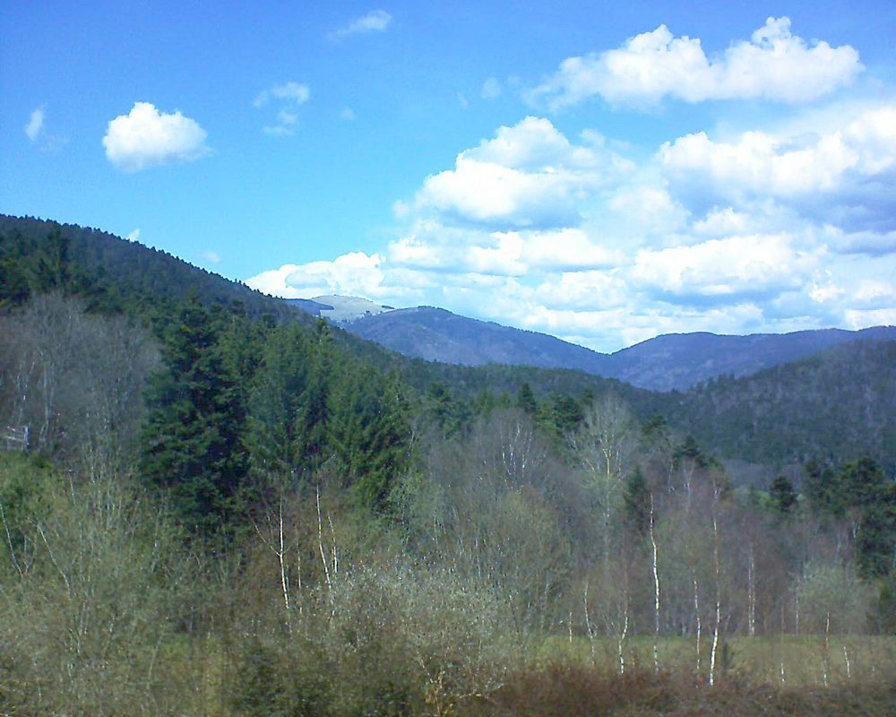 Le petit ballon vu depuis le Domaine Langmatt à Murbach le 12.04.2018 à 14:30 Le petit ballon (Alsace, Vosges) le 12.04.2018 à 14:30