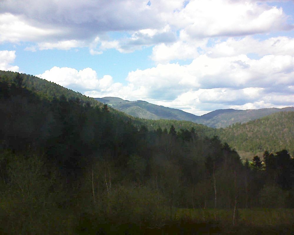 Le petit ballon vu depuis le Domaine Langmatt à Murbach le 12.04.2018 à 16:15 Le petit ballon (Alsace, Vosges) le 12.04.2018 à 16:15