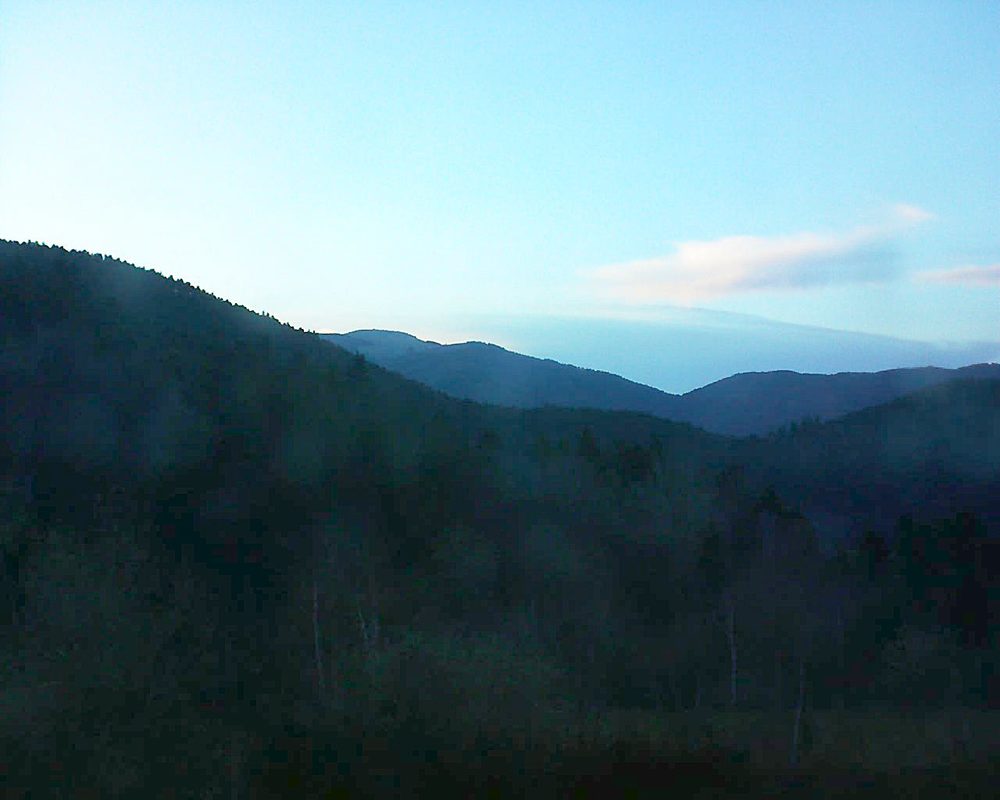 Le petit ballon vu depuis le Domaine Langmatt à Murbach le 12.04.2018 à 20:15 Le petit ballon (Alsace, Vosges) le 12.04.2018 à 20:15