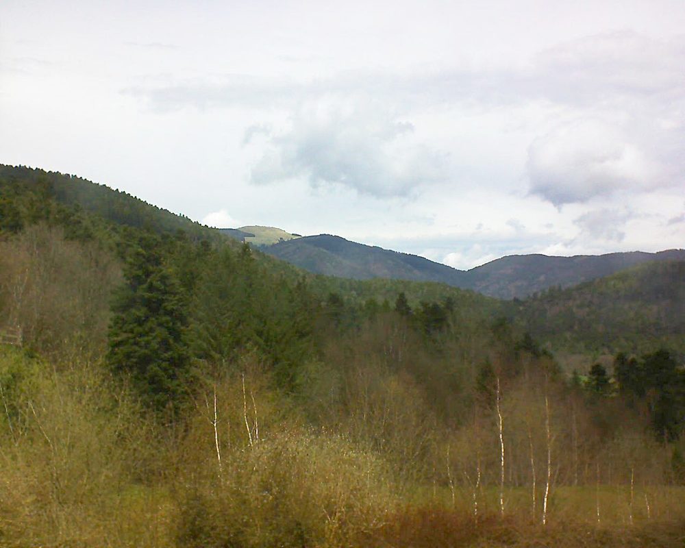 Le petit ballon vu depuis le Domaine Langmatt à Murbach le 13.04.2018 à 13:30 Le petit ballon (Alsace, Vosges) le 13.04.2018 à 13:30