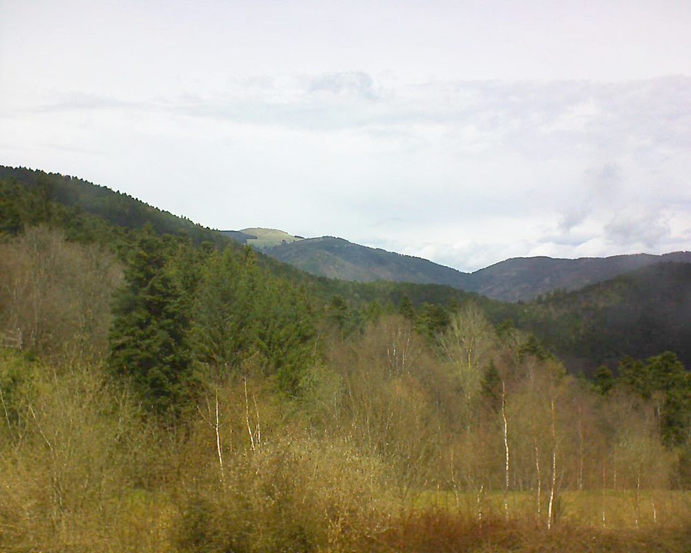 Le petit ballon vu depuis le Domaine Langmatt à Murbach le 13.04.2018 à 13:45 Le petit ballon (Alsace, Vosges) le 13.04.2018 à 13:45
