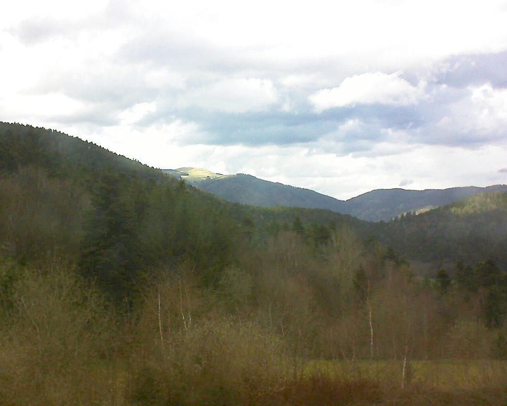 Le petit ballon vu depuis le Domaine Langmatt à Murbach le 13.04.2018 à 16:15 Le petit ballon (Alsace, Vosges) le 13.04.2018 à 16:15